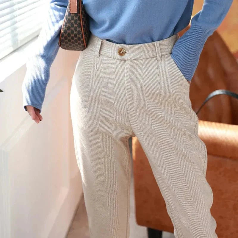 Élivine – Hoch taillierte Damen Tweed-Hose mit Klassischem Schnitt & Struktur-Aprikose-S-HauteBerlin