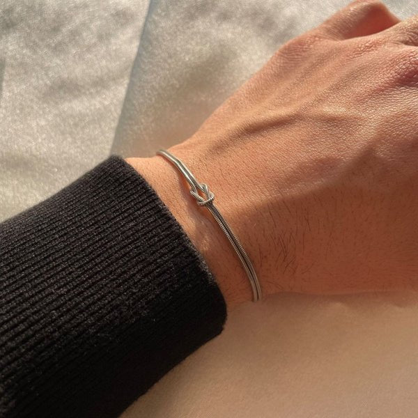 Knotenarmband – Dünnes, minimalistisches Armband für Frauen