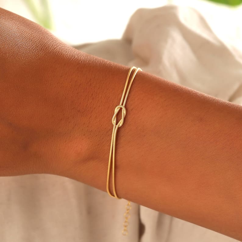 Knotenarmband – Minimalistisches Silber- und Goldarmband für Frauen